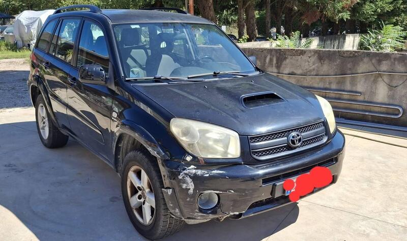 Toyota Rav4 16V cat 5 porte  del 2005 usata a Aversa